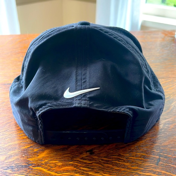 Nike Golf SnapBack Classic Black Hat - Picture 2 of 2